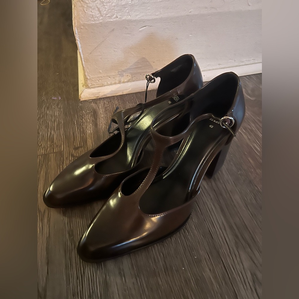 Block heel in dark brown 3.5” heel US 9